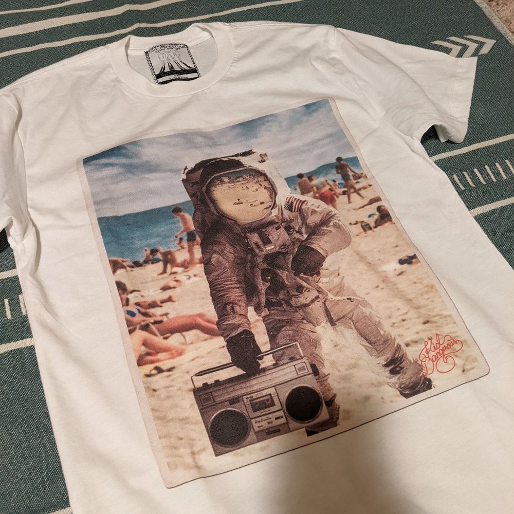 Men's S NEW Kid Dangerous Astronaut Beach Graphic T-Shirt